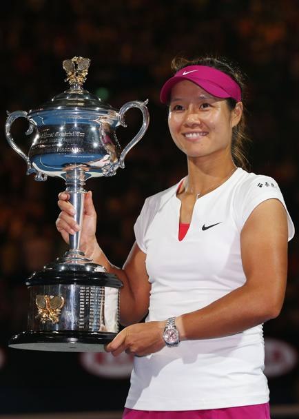 Li Na lo scorso gennaio con il trofeo vinto agli Australian Open